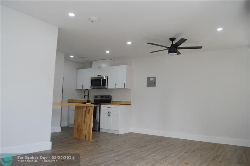 Active With Contract: $1,300 (0 beds, 1 baths, 0 Square Feet)