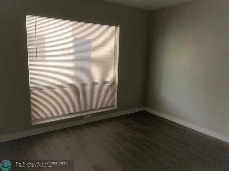 Active With Contract: $1,595 (1 beds, 1 baths, 3916 Square Feet)