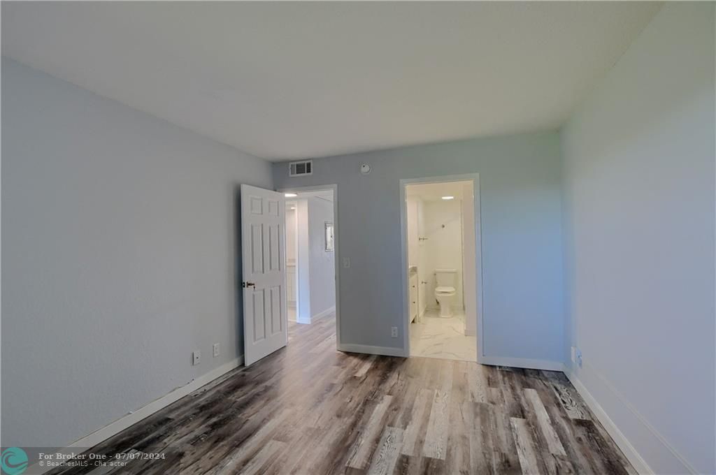Recently Sold: $239,999 (2 beds, 2 baths, 916 Square Feet)