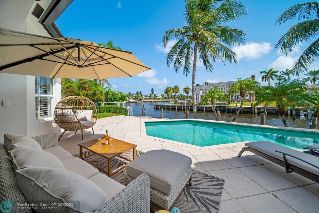 Recently Sold: $2,499,000 (4 beds, 4 baths, 3737 Square Feet)