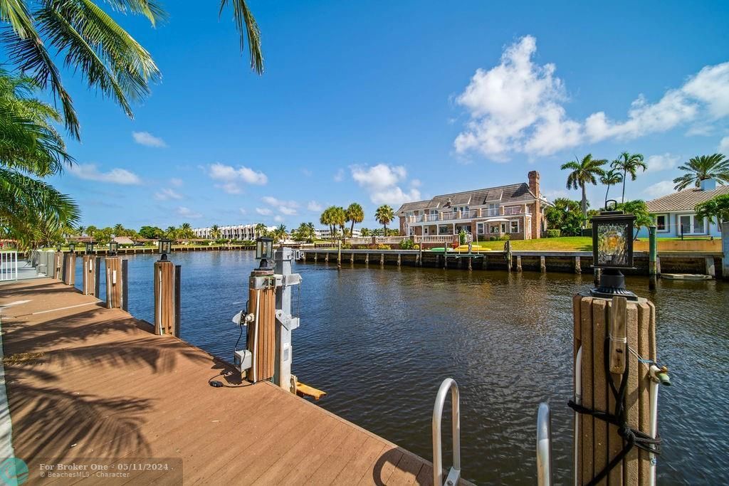 Recently Sold: $2,499,000 (4 beds, 4 baths, 3737 Square Feet)