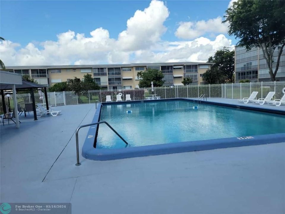 Recently Sold: $184,900 (1 beds, 1 baths, 690 Square Feet)