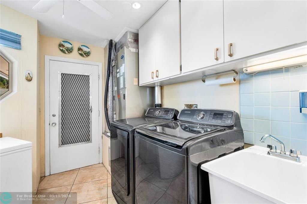 Recently Sold: $824,900 (3 beds, 2 baths, 2229 Square Feet)