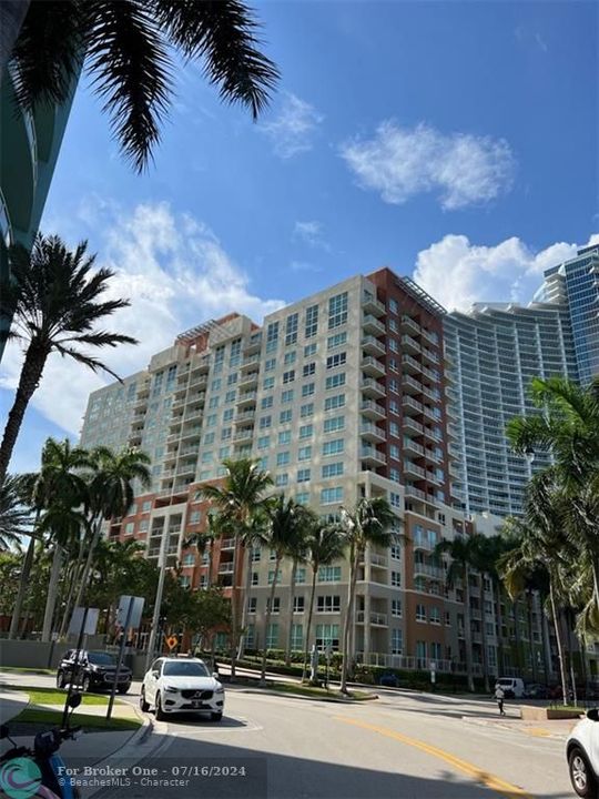 Recently Sold: $545,000 (2 beds, 2 baths, 1067 Square Feet)