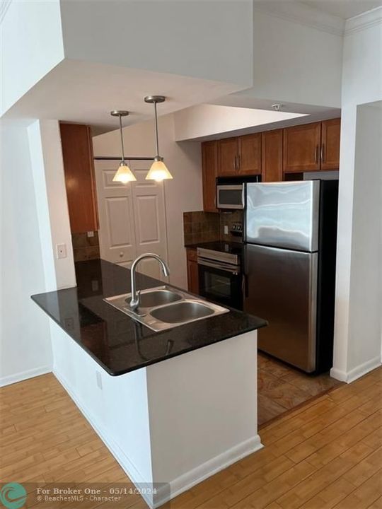 Recently Sold: $545,000 (2 beds, 2 baths, 1067 Square Feet)