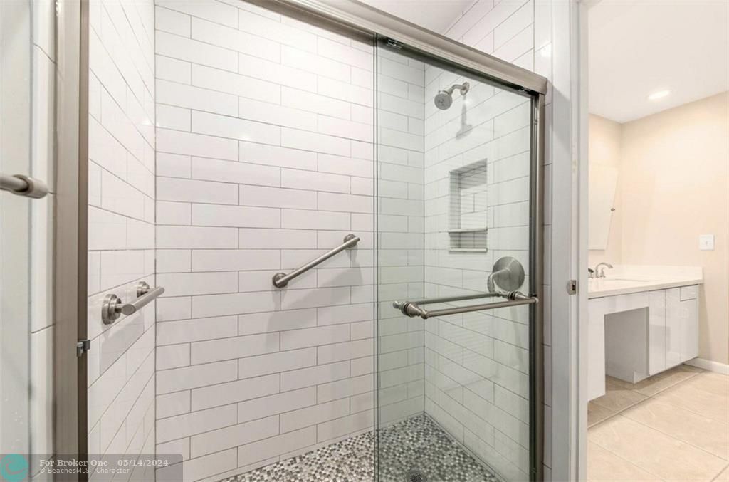 最近售出: $389,500 (3 贝兹, 2 浴室, 1557 平方英尺)