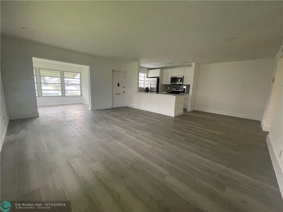 Recently Sold: $255,000 (2 beds, 2 baths, 1070 Square Feet)