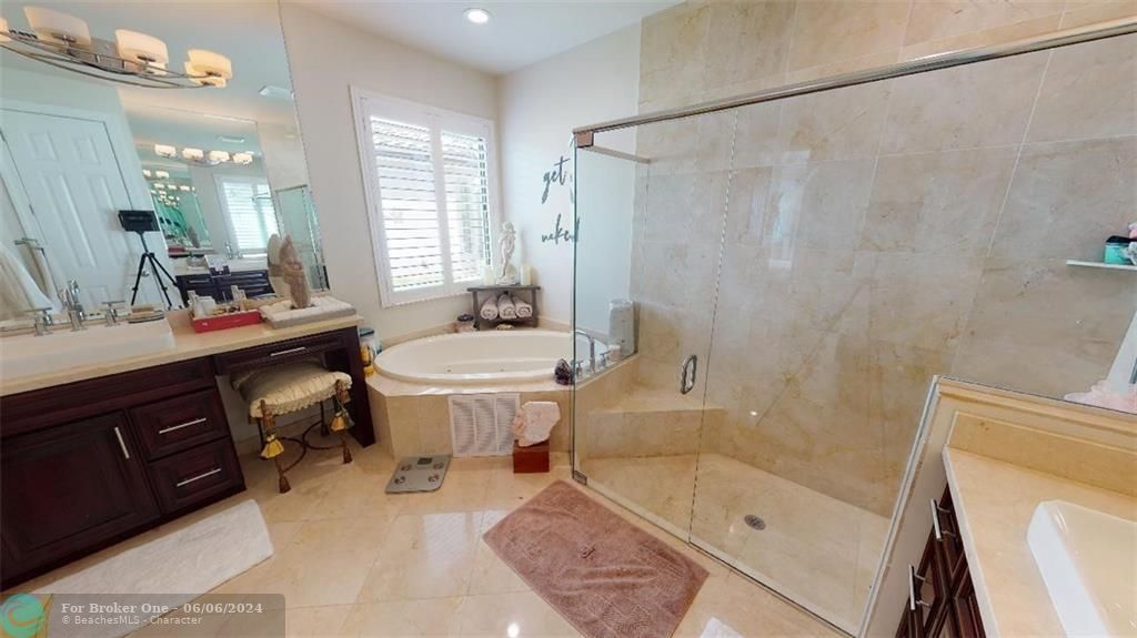 最近租的: $9,500 (5 贝兹, 4 浴室, 3158 平方英尺)