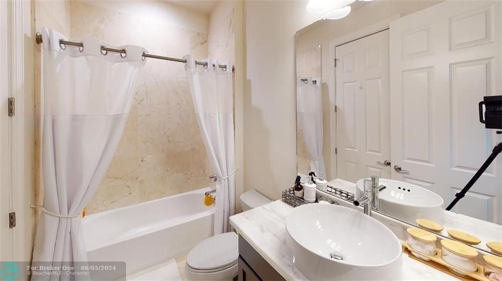 Недавно арендовано: $9,500 (5 спален, 4 ванн, 3158 Квадратных фут)