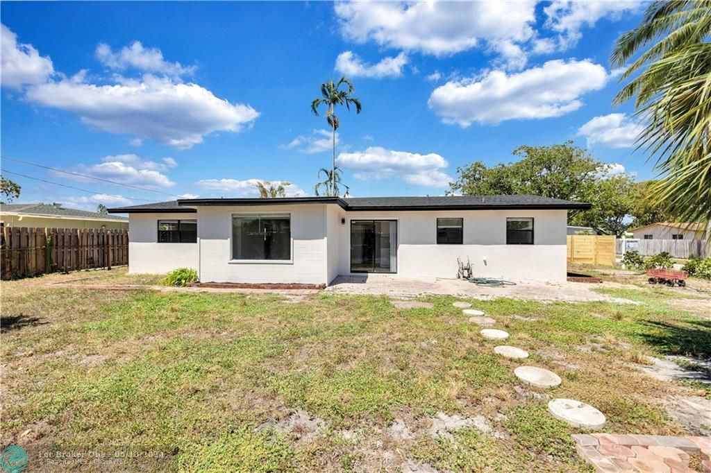 Recently Sold: $505,000 (4 beds, 2 baths, 1753 Square Feet)