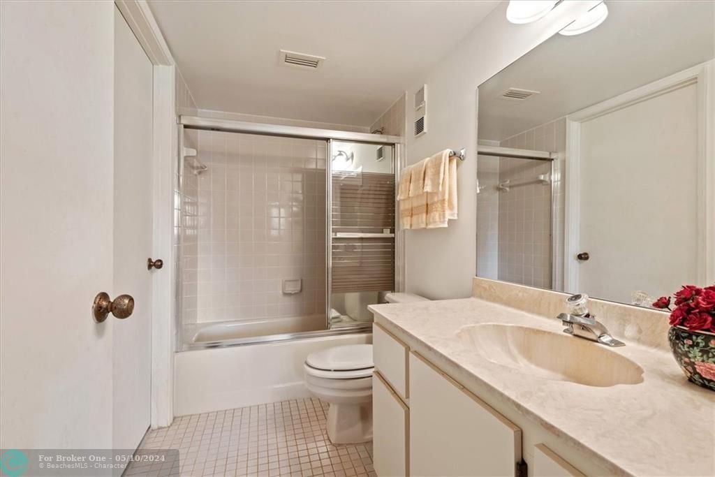 最近售出: $229,000 (2 贝兹, 2 浴室, 1220 平方英尺)