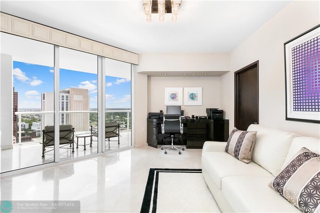 Recently Sold: $2,295,000 (3 beds, 3 baths, 3239 Square Feet)