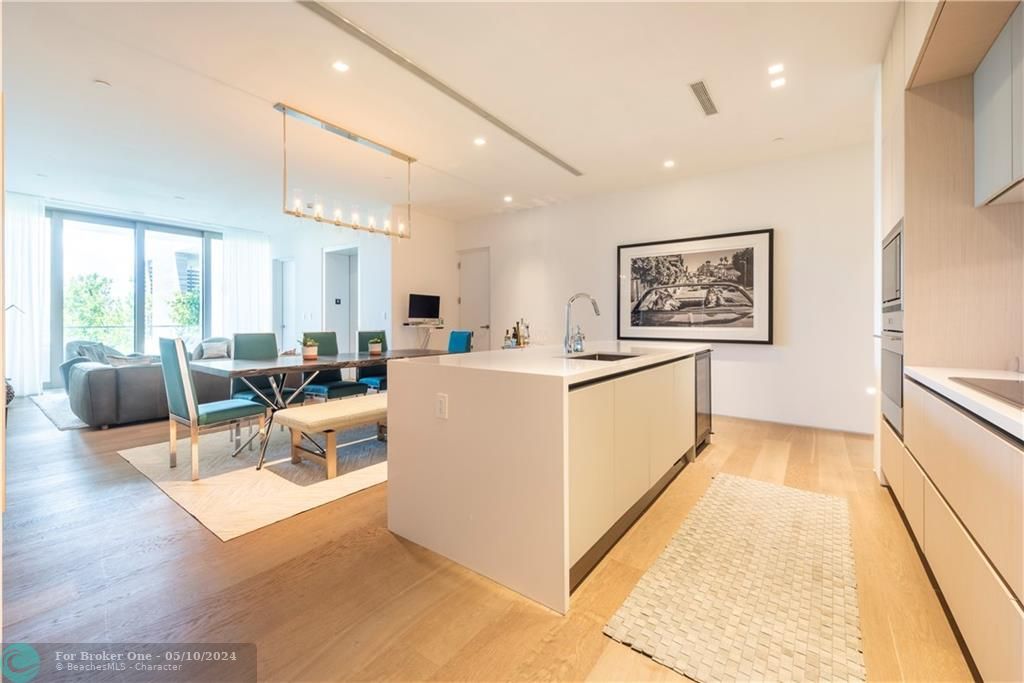 Recently Sold: $2,800,000 (3 beds, 3 baths, 1974 Square Feet)