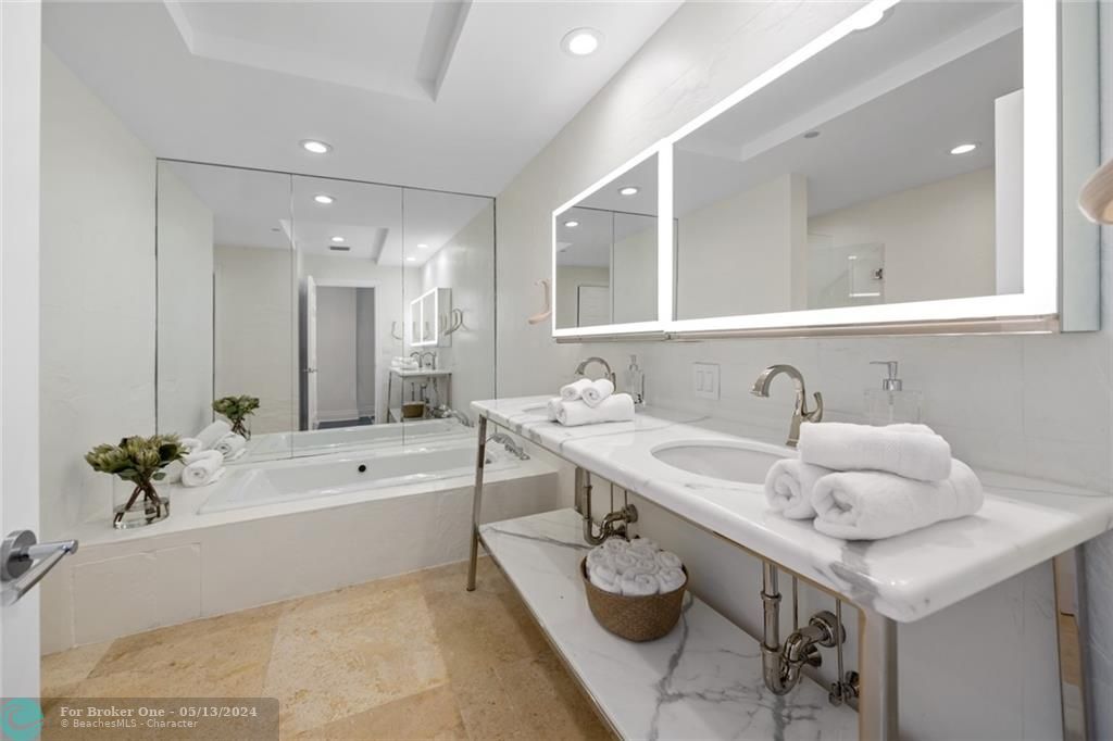 Недавно продано: $2,775,000 (2 спален, 2 ванн, 1836 Квадратных фут)
