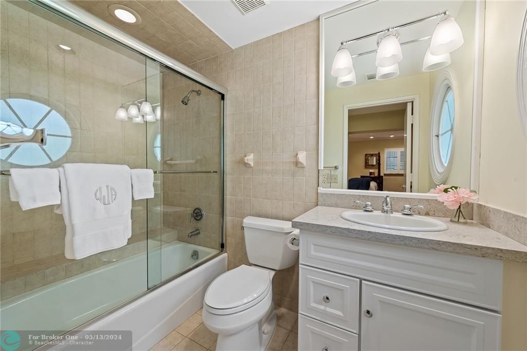 最近售出: $5,200,000 (4 贝兹, 5 浴室, 4538 平方英尺)