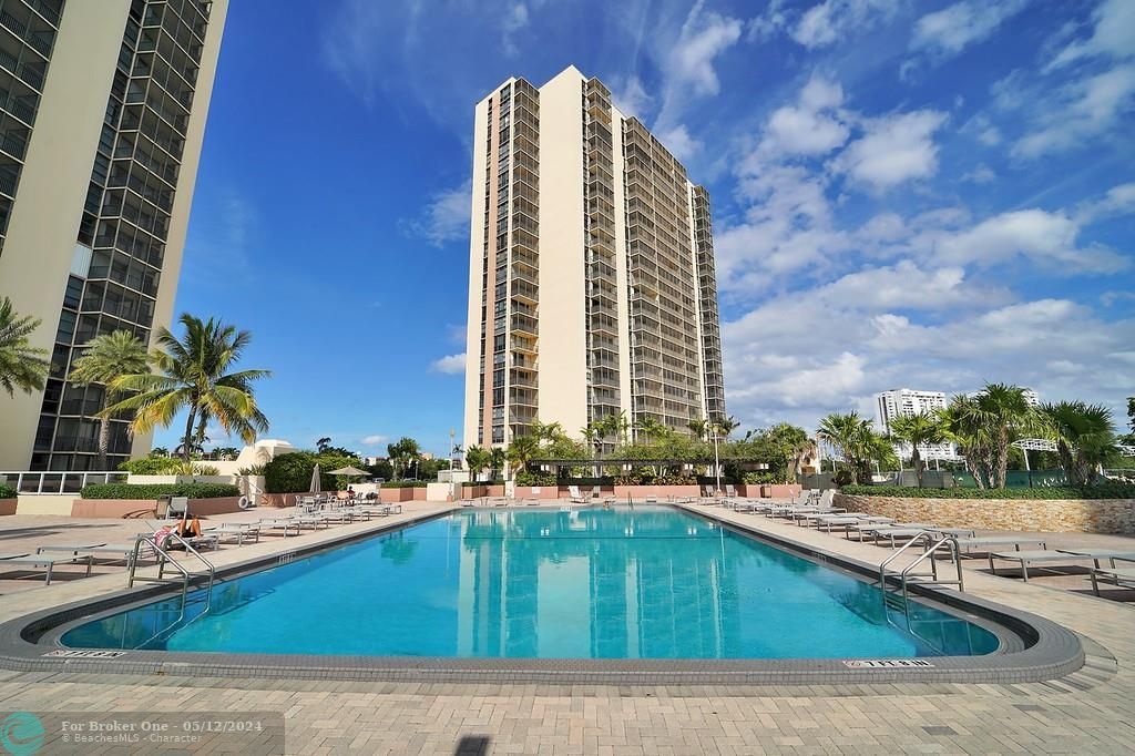 Recently Sold: $349,000 (1 beds, 1 baths, 913 Square Feet)