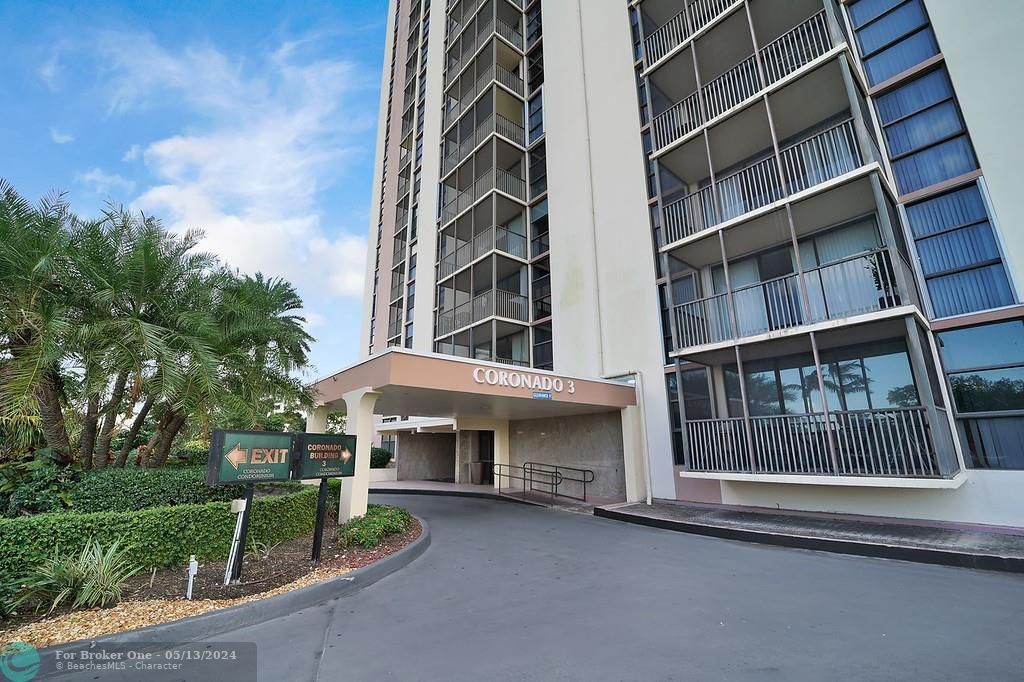 Recently Sold: $349,000 (1 beds, 1 baths, 913 Square Feet)
