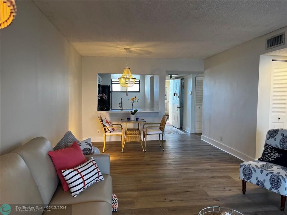 Recently Sold: $250,000 (2 beds, 2 baths, 1120 Square Feet)