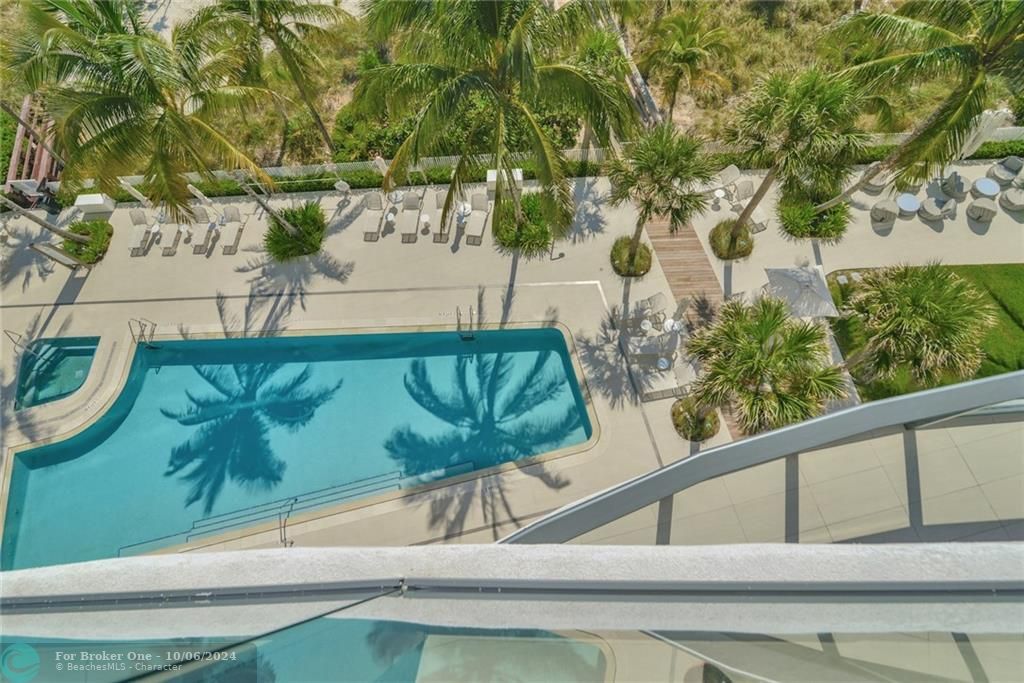 Recently Sold: $2,050,000 (2 beds, 2 baths, 1880 Square Feet)