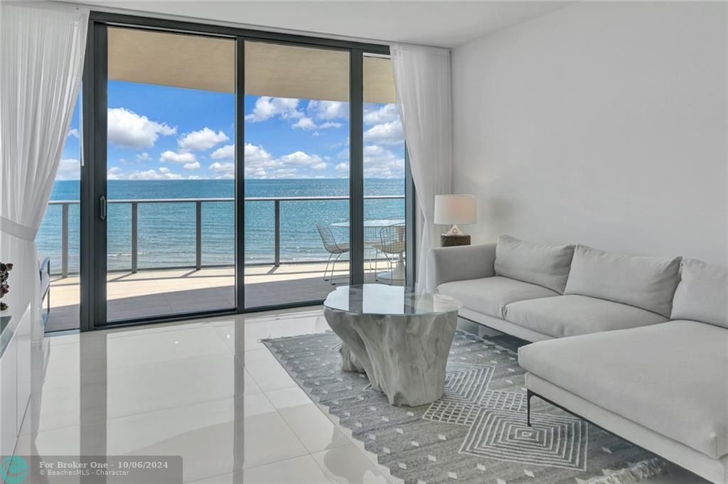 Recently Sold: $2,050,000 (2 beds, 2 baths, 1880 Square Feet)