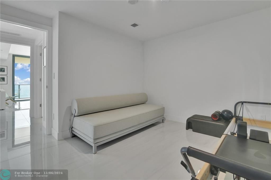 Recently Sold: $2,050,000 (2 beds, 2 baths, 1880 Square Feet)