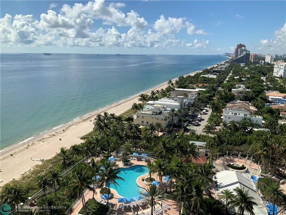 Recently Sold: $2,399,900 (3 beds, 2 baths, 2338 Square Feet)