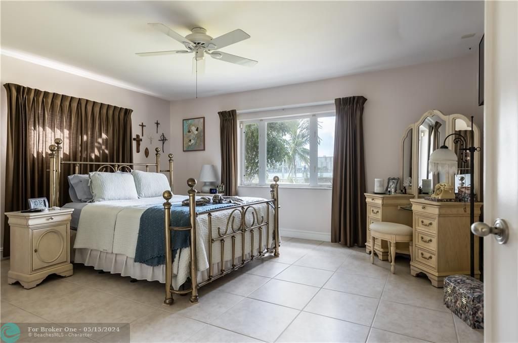 Recently Sold: $1,850,000 (4 beds, 3 baths, 3800 Square Feet)