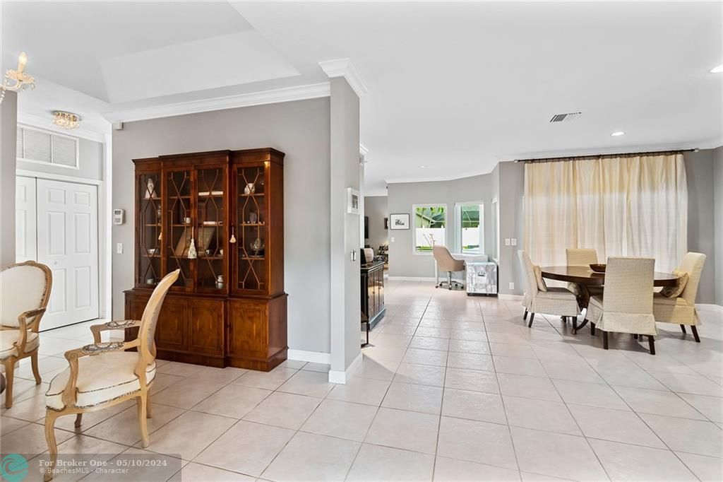 Recently Sold: $749,000 (5 beds, 3 baths, 2387 Square Feet)
