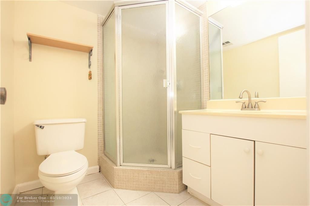 最近售出: $240,000 (2 贝兹, 2 浴室, 1000 平方英尺)