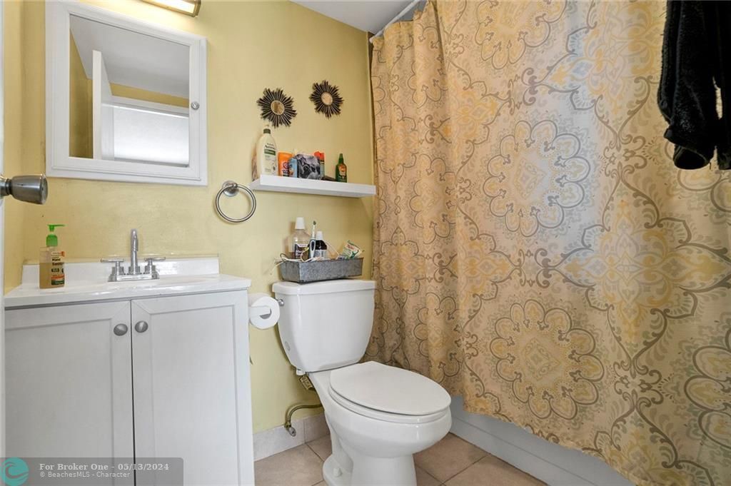 最近售出: $140,000 (1 贝兹, 1 浴室, 726 平方英尺)