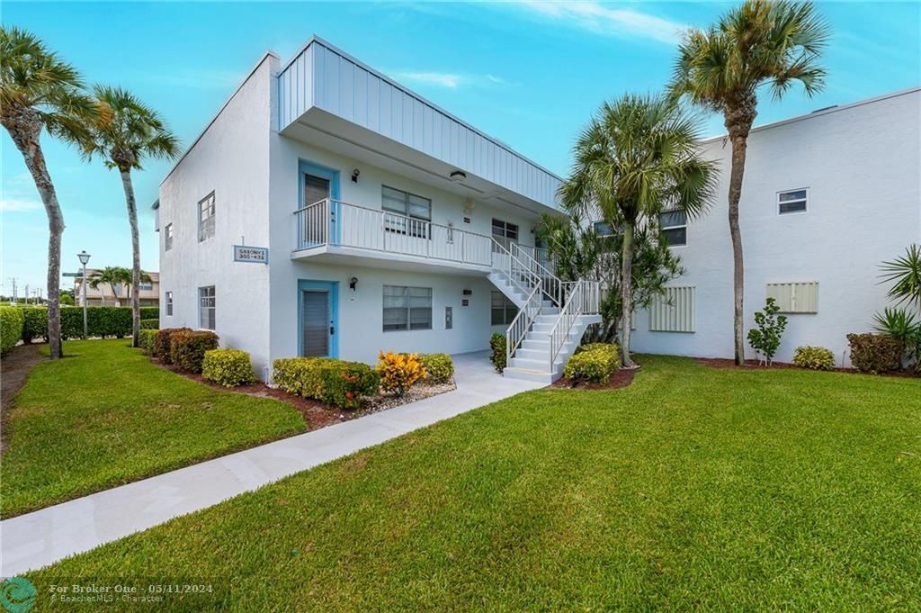 Recently Sold: $205,000 (2 beds, 2 baths, 907 Square Feet)