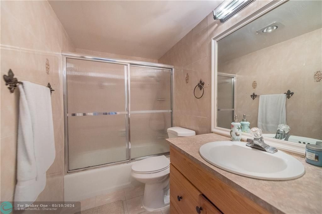 最近售出: $230,000 (2 贝兹, 2 浴室, 0 平方英尺)