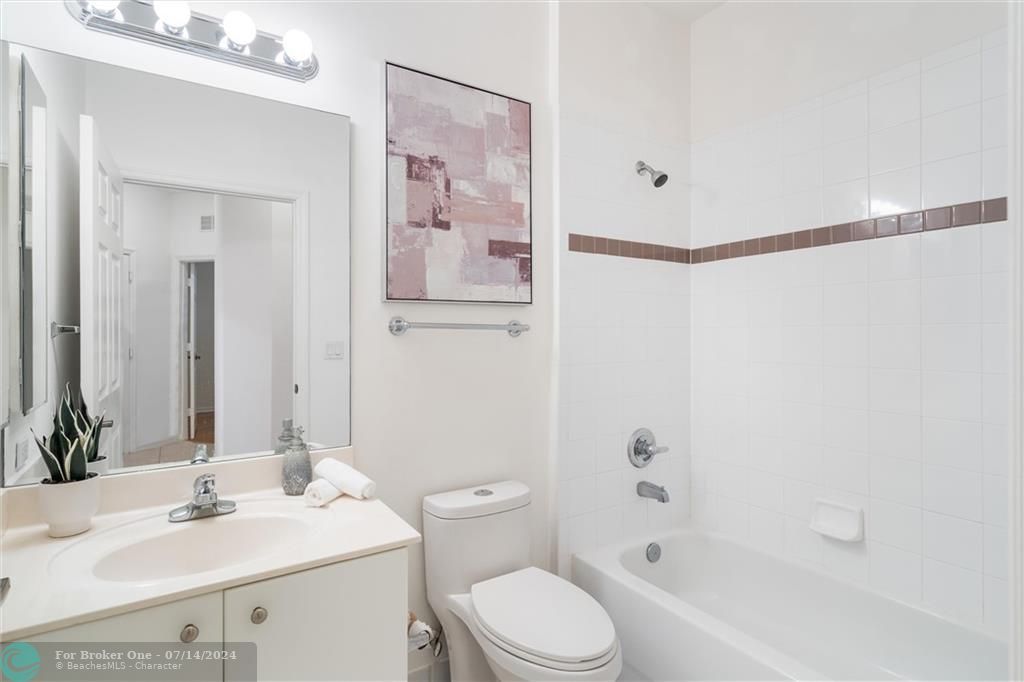 最近售出: $360,000 (3 贝兹, 2 浴室, 1550 平方英尺)