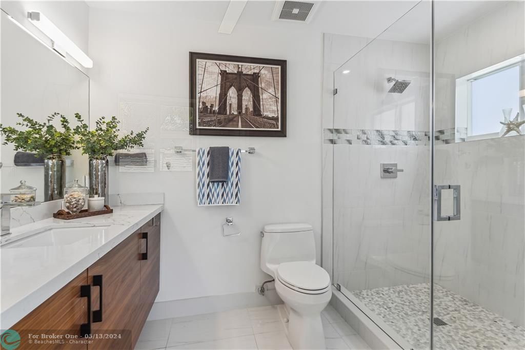 最近售出: $1,349,000 (2 贝兹, 2 浴室, 1887 平方英尺)
