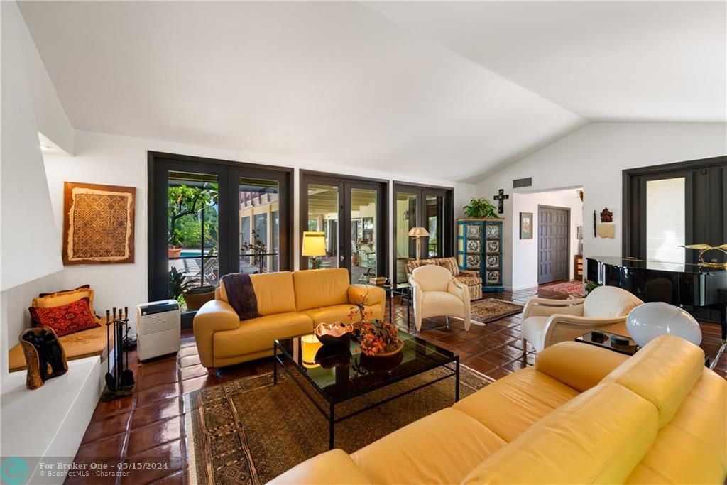 Recently Sold: $2,995,000 (4 beds, 5 baths, 4133 Square Feet)