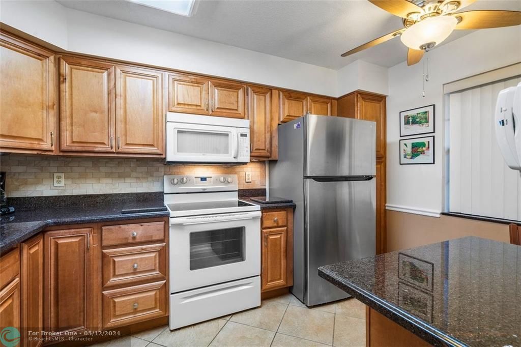 Recently Sold: $239,000 (2 beds, 2 baths, 1150 Square Feet)