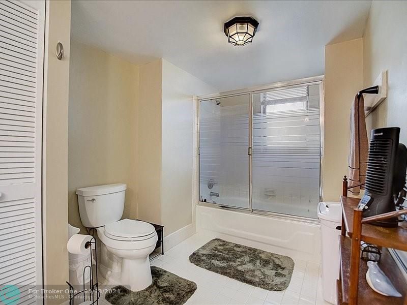 Недавно продано: $239,000 (2 спален, 2 ванн, 1237 Квадратных фут)