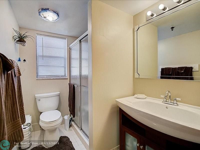 最近售出: $239,000 (2 贝兹, 2 浴室, 1237 平方英尺)