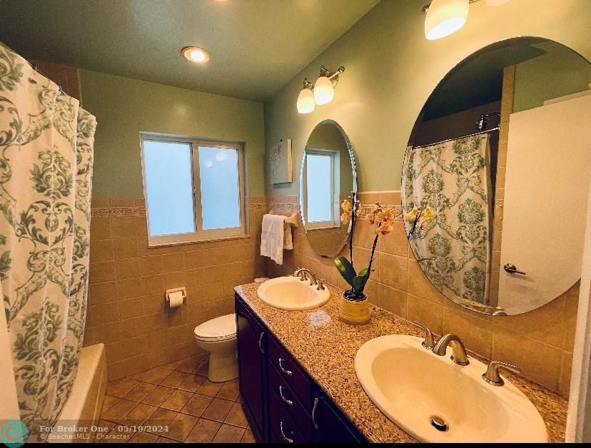 最近售出: $865,000 (3 贝兹, 2 浴室, 1694 平方英尺)
