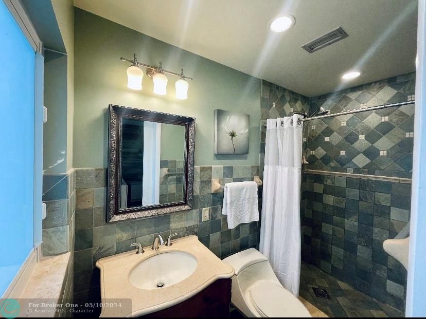 最近售出: $865,000 (3 贝兹, 2 浴室, 1694 平方英尺)