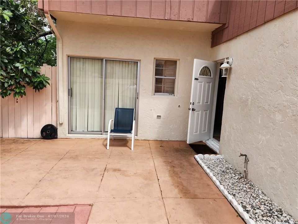 Recently Sold: $335,000 (3 beds, 2 baths, 1428 Square Feet)