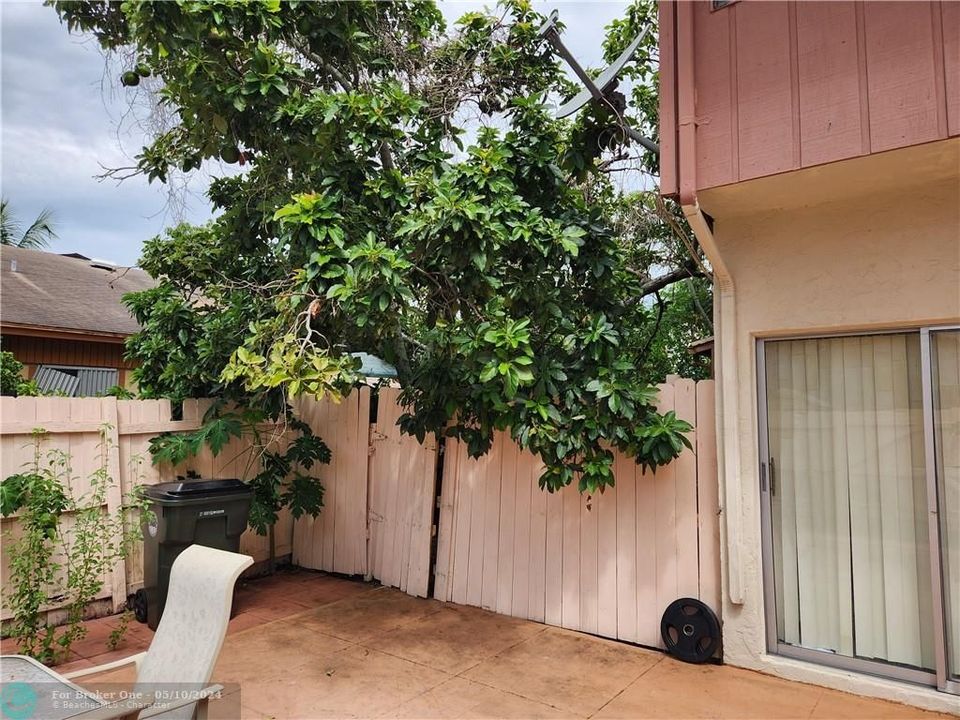 Recently Sold: $335,000 (3 beds, 2 baths, 1428 Square Feet)