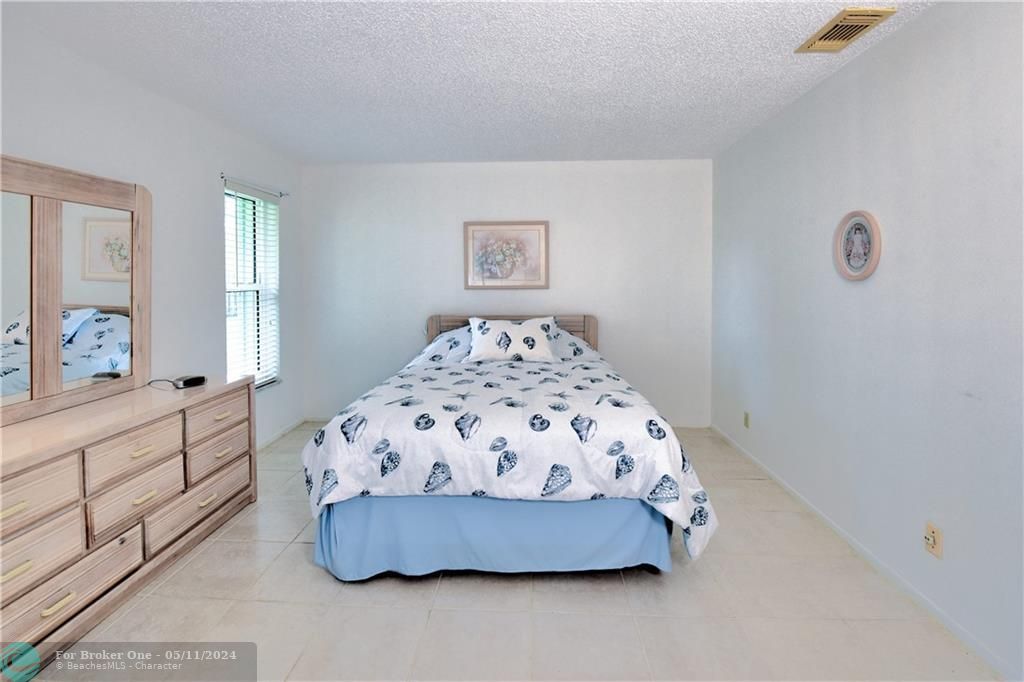 Recently Sold: $225,000 (2 beds, 2 baths, 1182 Square Feet)