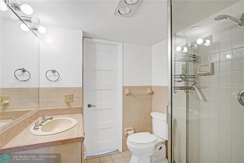 最近售出: $569,000 (2 贝兹, 2 浴室, 975 平方英尺)