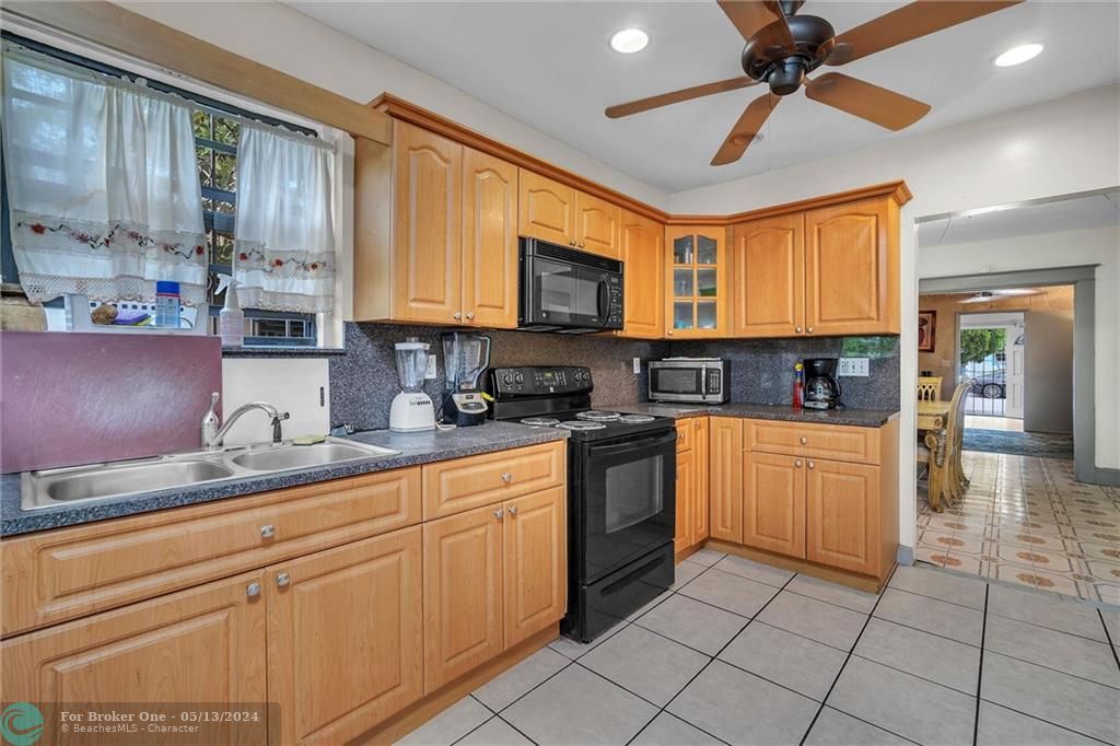 Recently Sold: $399,990 (3 beds, 1 baths, 1968 Square Feet)