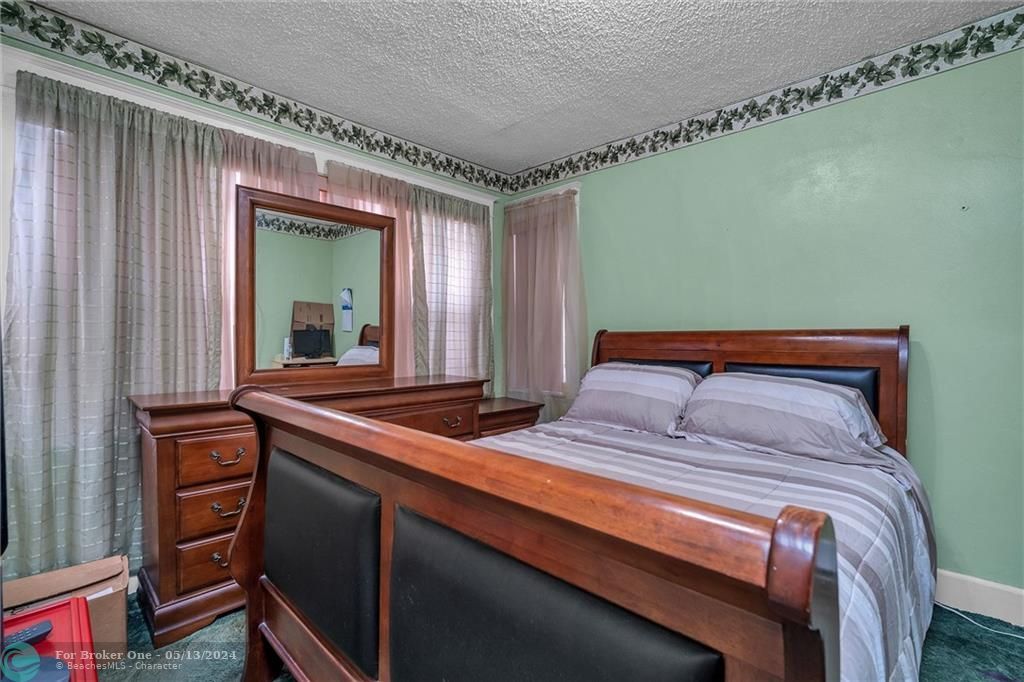 Vendido Recientemente: $399,990 (3 camas, 1 baños, 1968 Pies cuadrados)