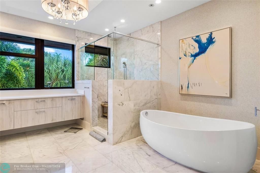 最近售出: $8,495,000 (6 贝兹, 7 浴室, 6600 平方英尺)