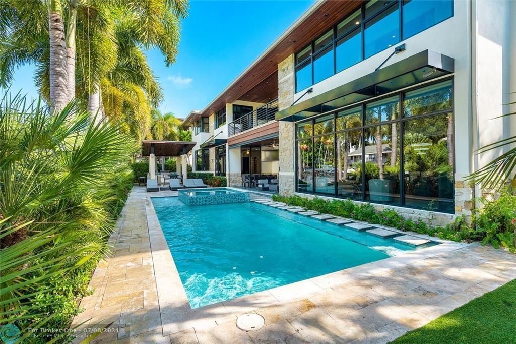 Recently Sold: $8,495,000 (6 beds, 7 baths, 6600 Square Feet)