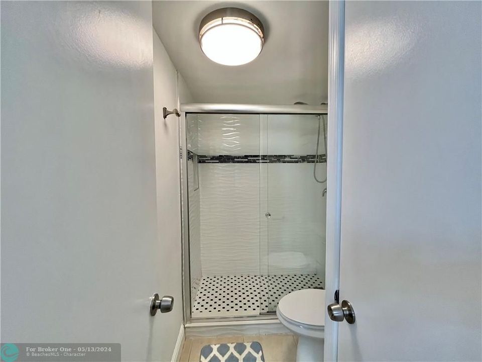 最近售出: $175,000 (1 贝兹, 1 浴室, 800 平方英尺)