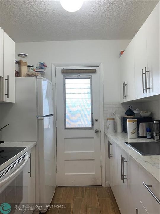 Recently Sold: $95,000 (1 beds, 1 baths, 688 Square Feet)